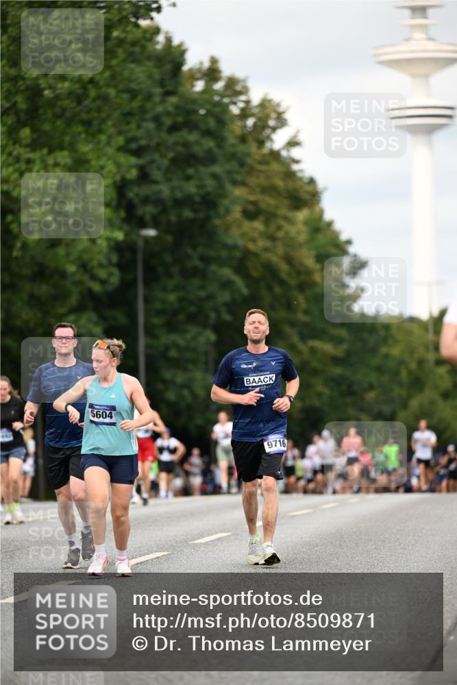 29.06.2025 - hella hamburg halbmarathon Dr. Thomas Lammeyer http://msf.ph/oto/8509871 29.06.2025 10:32:40 Kennedybrücke 2688, 3731, 4834, 5604, 6102, 6259, 6345, 7169, 7497, 9642, 9653, 9654, 9716, 10412, 10413 meine-sportfotos.de