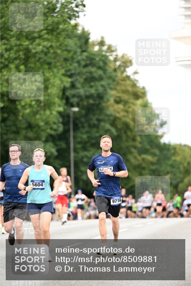 29.06.2025 - hella hamburg halbmarathon Dr. Thomas Lammeyer http://msf.ph/oto/8509881 29.06.2025 10:32:41 Kennedybrücke 2688, 3731, 4834, 5604, 6102, 6259, 6345, 7169, 7497, 9642, 9653, 9654, 9716, 10412, 10413 meine-sportfotos.de