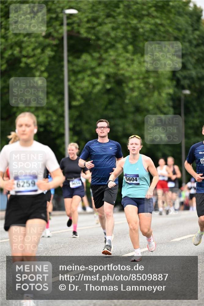 29.06.2025 - hella hamburg halbmarathon Dr. Thomas Lammeyer http://msf.ph/oto/8509887 29.06.2025 10:32:41 Kennedybrücke 2688, 3731, 4834, 5604, 6102, 6259, 6345, 7169, 7497, 9642, 9653, 9654, 9716, 10412, 10413 meine-sportfotos.de