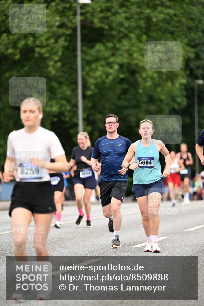 29.06.2025 - hella hamburg halbmarathon Dr. Thomas Lammeyer http://msf.ph/oto/8509888 29.06.2025 10:32:41 Kennedybrücke 2688, 3731, 4834, 5604, 6102, 6259, 6345, 7169, 7497, 9642, 9653, 9654, 9716, 10412, 10413 meine-sportfotos.de