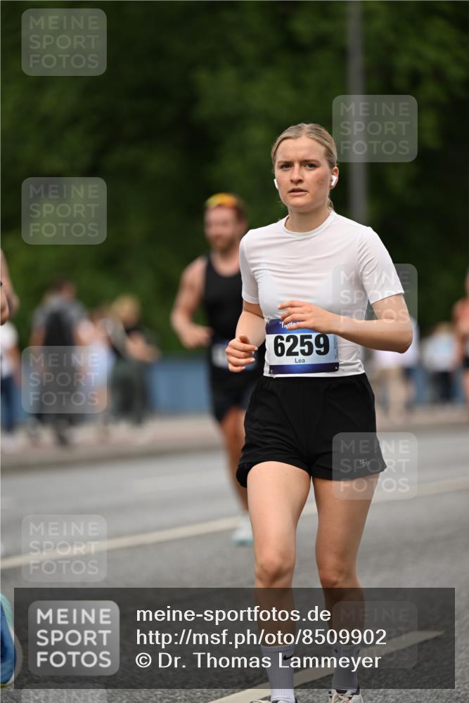 29.06.2025 - hella hamburg halbmarathon Dr. Thomas Lammeyer http://msf.ph/oto/8509902 29.06.2025 10:32:43 Kennedybrücke 2688, 3731, 4161, 4834, 5604, 6102, 6259, 6345, 7169, 7497, 9642, 9653, 9654, 9716 meine-sportfotos.de
