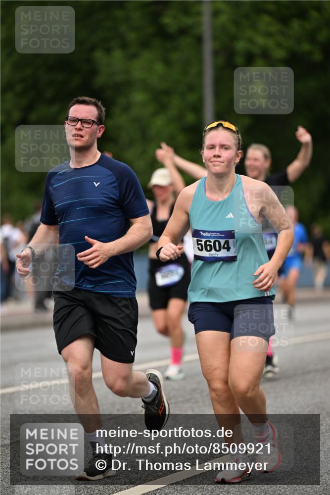 29.06.2025 - hella hamburg halbmarathon Dr. Thomas Lammeyer http://msf.ph/oto/8509921 29.06.2025 10:32:45 Kennedybrücke 2688, 3731, 4161, 4834, 5604, 5718, 6102, 6259, 6345, 7169, 7497, 8056, 9642, 9653, 9654, 9716 meine-sportfotos.de