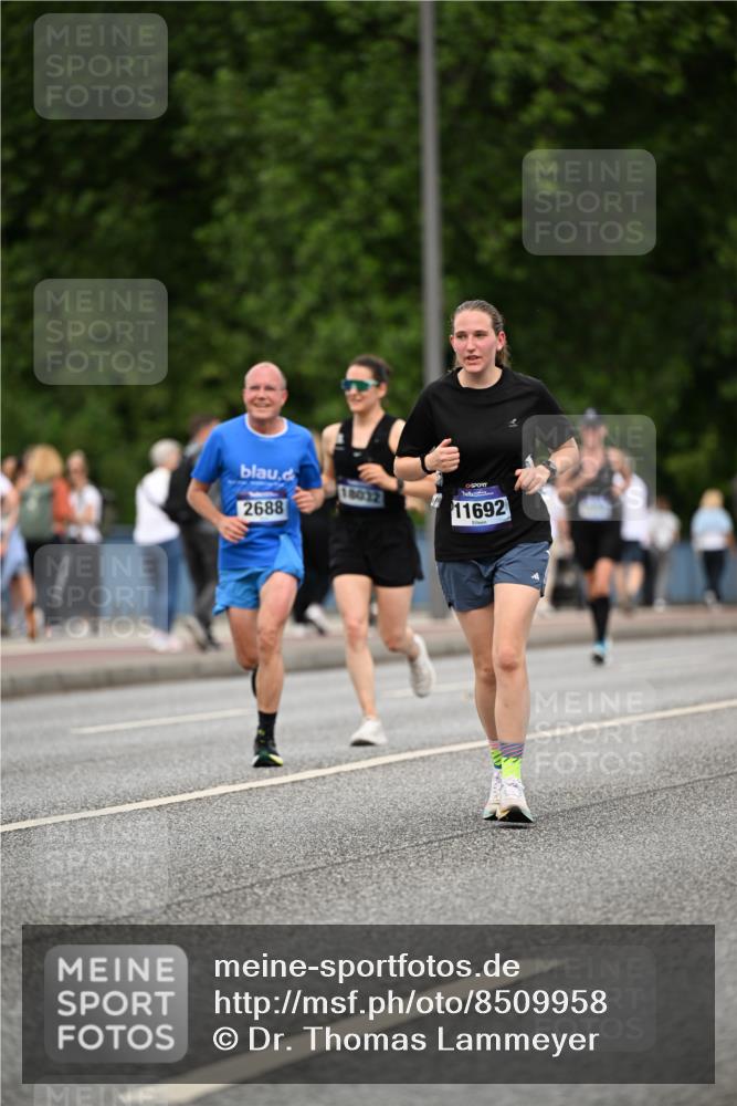 29.06.2025 - hella hamburg halbmarathon Dr. Thomas Lammeyer http://msf.ph/oto/8509958 29.06.2025 10:32:49 Kennedybrücke 2688, 3731, 4161, 4834, 5604, 5718, 6259, 6345, 7169, 8056, 9642, 9653, 9654, 9716, 10434, 10808 meine-sportfotos.de