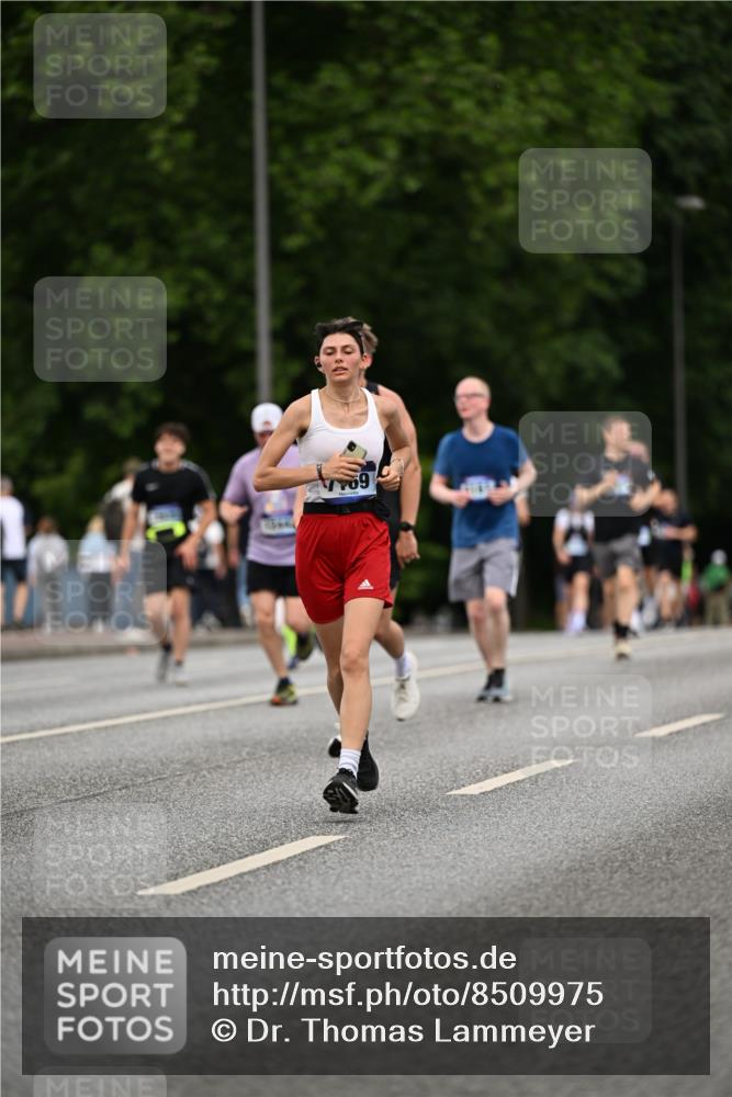 29.06.2025 - hella hamburg halbmarathon Dr. Thomas Lammeyer http://msf.ph/oto/8509975 29.06.2025 10:32:51 Kennedybrücke 2688, 3731, 4161, 4834, 5604, 5718, 6259, 6345, 7169, 8056, 9642, 9653, 9654, 9716, 10434, 10808 meine-sportfotos.de