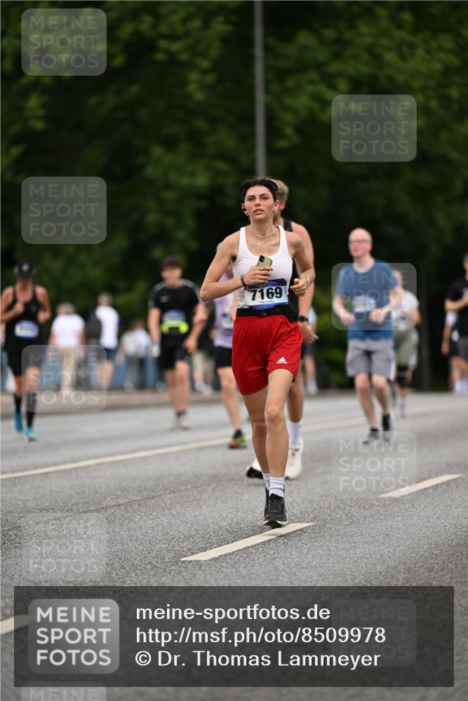 29.06.2025 - hella hamburg halbmarathon Dr. Thomas Lammeyer http://msf.ph/oto/8509978 29.06.2025 10:32:51 Kennedybrücke 2688, 3731, 4161, 4834, 5604, 5718, 6259, 6345, 7169, 8056, 9642, 9653, 9654, 9716, 10434, 10808 meine-sportfotos.de