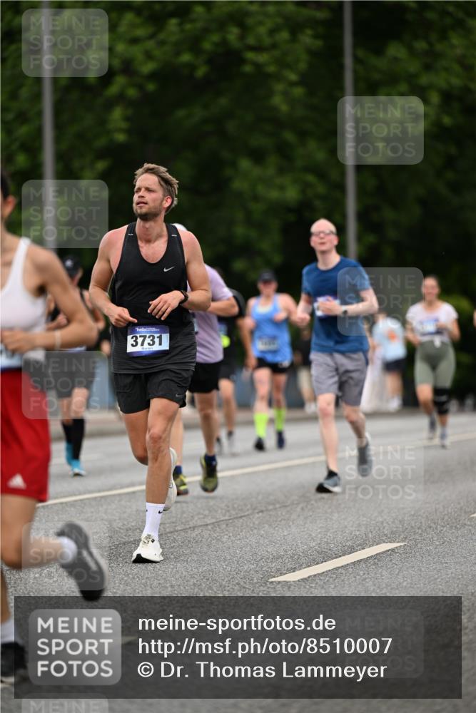 29.06.2025 - hella hamburg halbmarathon Dr. Thomas Lammeyer http://msf.ph/oto/8510007 29.06.2025 10:32:53 Kennedybrücke 2688, 3731, 4161, 4834, 5604, 5718, 6259, 6345, 7169, 8056, 9642, 9653, 9654, 9716, 10434, 10808 meine-sportfotos.de