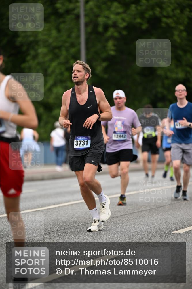 29.06.2025 - hella hamburg halbmarathon Dr. Thomas Lammeyer http://msf.ph/oto/8510016 29.06.2025 10:32:54 Kennedybrücke 2688, 3731, 4161, 4834, 5604, 5718, 6259, 6345, 7169, 8056, 9642, 9653, 9654, 9716, 10434, 10808 meine-sportfotos.de