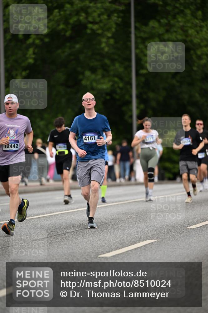 29.06.2025 - hella hamburg halbmarathon Dr. Thomas Lammeyer http://msf.ph/oto/8510024 29.06.2025 10:32:55 Kennedybrücke 2688, 3731, 4161, 5604, 5718, 6259, 6345, 7169, 8056, 9642, 9653, 9654, 9716, 10434, 10808 meine-sportfotos.de