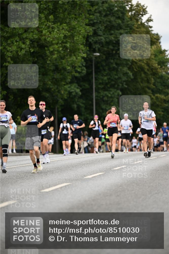 29.06.2025 - hella hamburg halbmarathon Dr. Thomas Lammeyer http://msf.ph/oto/8510030 29.06.2025 10:32:55 Kennedybrücke 2688, 3731, 4161, 5604, 5718, 6259, 6345, 7169, 8056, 9642, 9653, 9654, 9716, 10434, 10808 meine-sportfotos.de