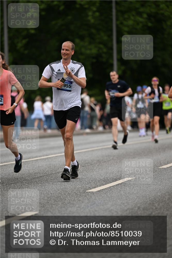 29.06.2025 - hella hamburg halbmarathon Dr. Thomas Lammeyer http://msf.ph/oto/8510039 29.06.2025 10:33:05 Kennedybrücke 2010, 2688, 3179, 3717, 3731, 4161, 4373, 5167, 5718, 5847, 6632, 7169, 8056, 10434, 10808, 11249 meine-sportfotos.de