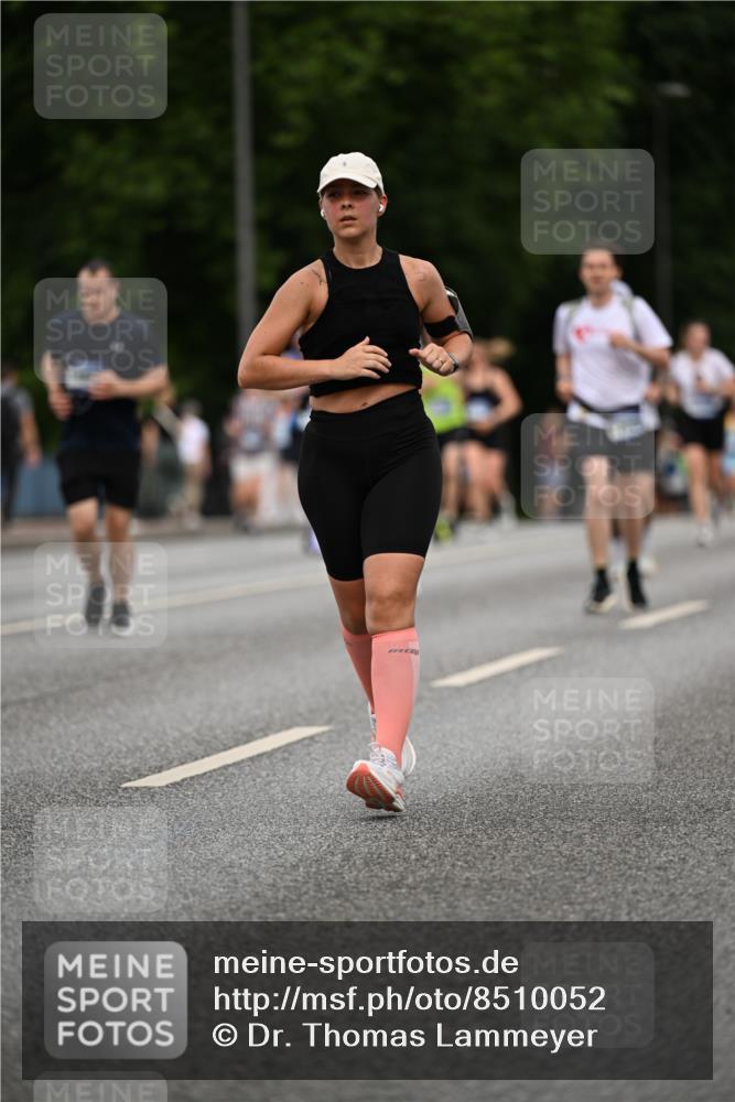 29.06.2025 - hella hamburg halbmarathon Dr. Thomas Lammeyer http://msf.ph/oto/8510052 29.06.2025 10:33:06 Kennedybrücke 2010, 3179, 3445, 3717, 3731, 4161, 4373, 5167, 5718, 5847, 6632, 7169, 8056, 10434, 10808, 11249 meine-sportfotos.de
