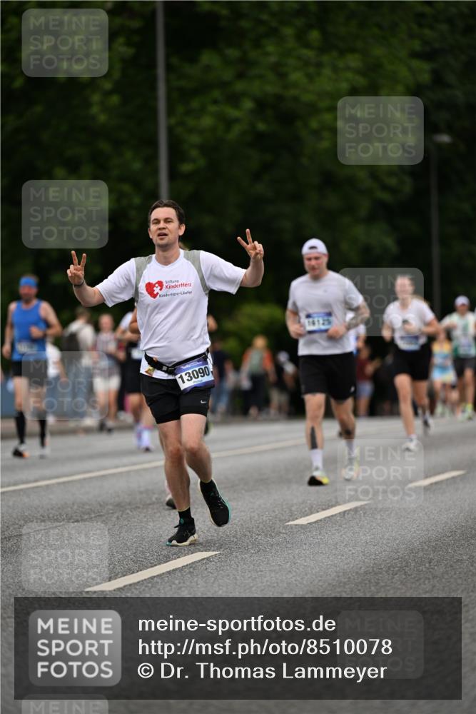 29.06.2025 - hella hamburg halbmarathon Dr. Thomas Lammeyer http://msf.ph/oto/8510078 29.06.2025 10:33:09 Kennedybrücke 1557, 2010, 3179, 3445, 3717, 3731, 4161, 4373, 5167, 5718, 5847, 6632, 8056, 9714, 10198, 10434, 10808, 11249 meine-sportfotos.de