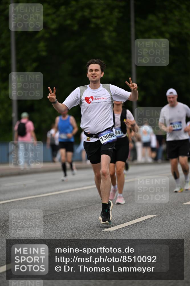 29.06.2025 - hella hamburg halbmarathon Dr. Thomas Lammeyer http://msf.ph/oto/8510092 29.06.2025 10:33:10 Kennedybrücke 1557, 2010, 3179, 3445, 3717, 4161, 4349, 4373, 5167, 5718, 5847, 6632, 8056, 9714, 10198, 10434, 10808, 11249 meine-sportfotos.de