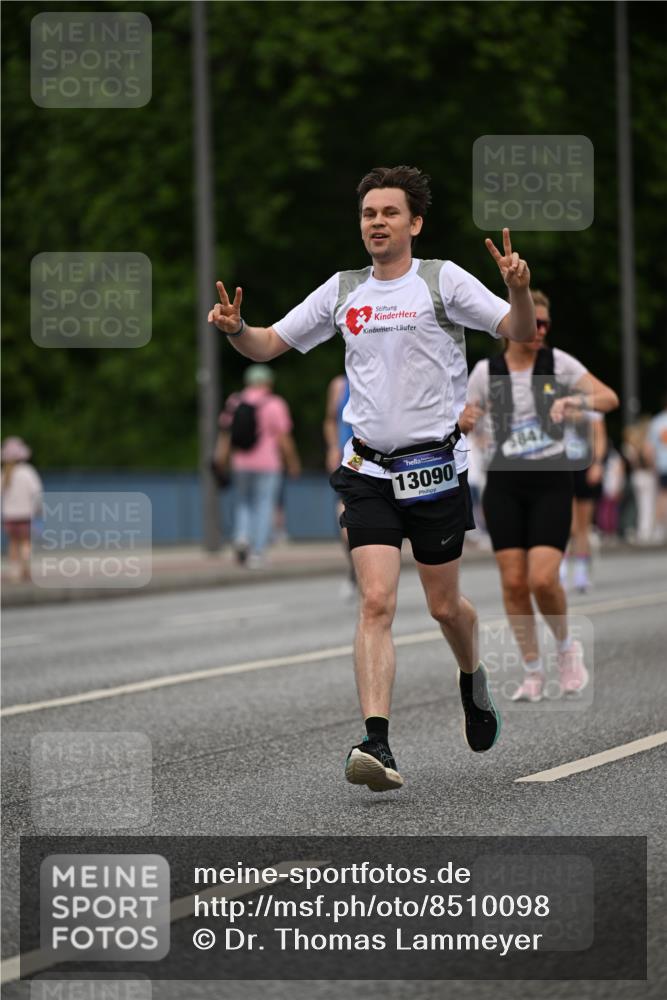 29.06.2025 - hella hamburg halbmarathon Dr. Thomas Lammeyer http://msf.ph/oto/8510098 29.06.2025 10:33:10 Kennedybrücke 1557, 2010, 3179, 3445, 3717, 4161, 4349, 4373, 5167, 5718, 5847, 6632, 8056, 9714, 10198, 10434, 10808, 11249 meine-sportfotos.de