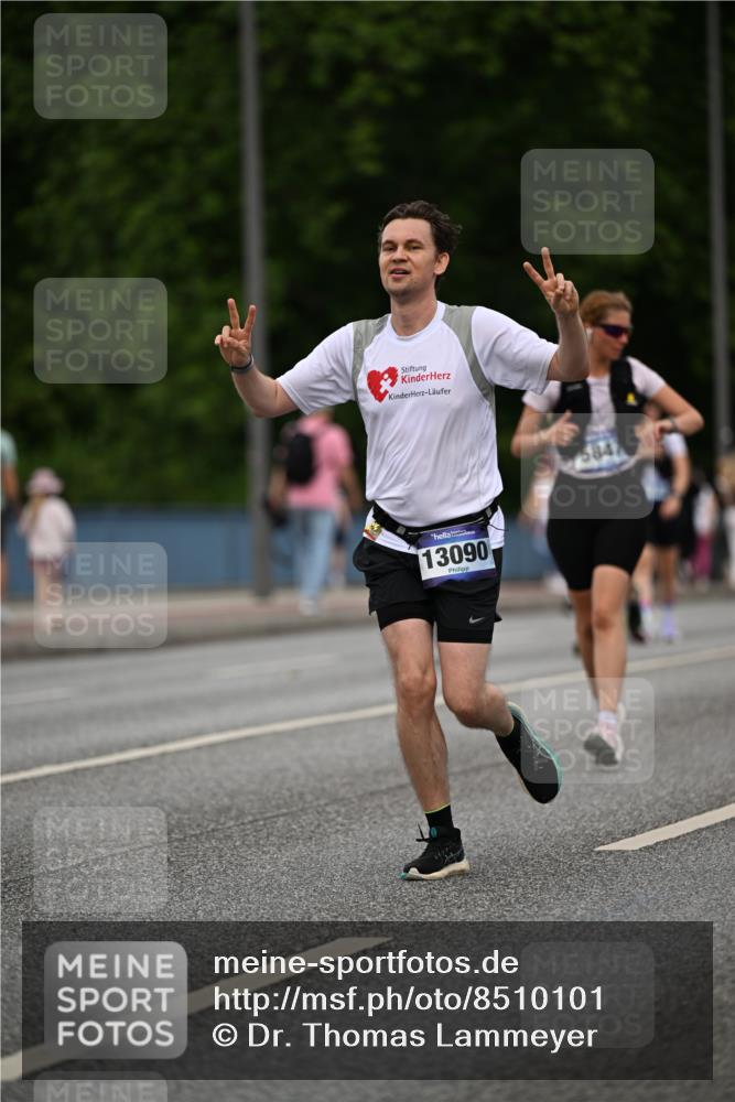 29.06.2025 - hella hamburg halbmarathon Dr. Thomas Lammeyer http://msf.ph/oto/8510101 29.06.2025 10:33:10 Kennedybrücke 1557, 2010, 3179, 3445, 3717, 4161, 4349, 4373, 5167, 5718, 5847, 6632, 8056, 9714, 10198, 10434, 10808, 11249 meine-sportfotos.de