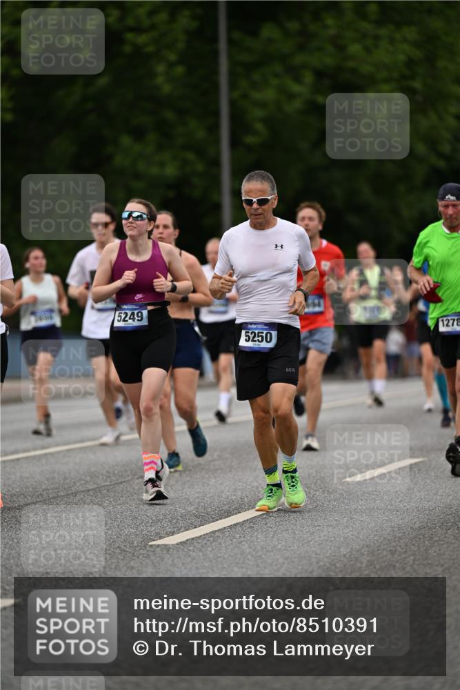 29.06.2025 - hella hamburg halbmarathon Dr. Thomas Lammeyer http://msf.ph/oto/8510391 29.06.2025 10:33:39 Kennedybrücke 1518, 1557, 1694, 1869, 2699, 3311, 4349, 4362, 4395, 4700, 4982, 5063, 5249, 5250, 5322, 6285, 7832, 8388, 8560, 10068, 10162, 11269, 11376 meine-sportfotos.de