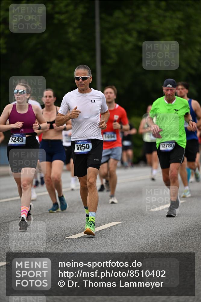 29.06.2025 - hella hamburg halbmarathon Dr. Thomas Lammeyer http://msf.ph/oto/8510402 29.06.2025 10:33:39 Kennedybrücke 1518, 1557, 1694, 1869, 2699, 3311, 4349, 4362, 4395, 4700, 4982, 5063, 5249, 5250, 5322, 6285, 7832, 8388, 8560, 10068, 10162, 11269, 11376 meine-sportfotos.de