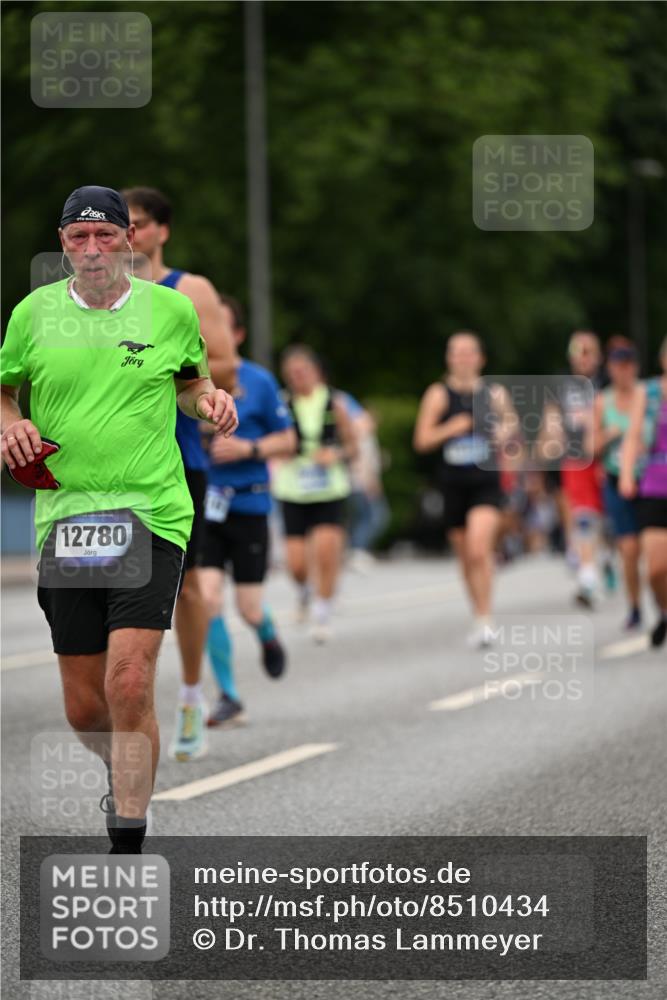 29.06.2025 - hella hamburg halbmarathon Dr. Thomas Lammeyer http://msf.ph/oto/8510434 29.06.2025 10:33:42 Kennedybrücke 1518, 1694, 1869, 2699, 3311, 3613, 4362, 4395, 4700, 4982, 5063, 5249, 5250, 5322, 6285, 7832, 8388, 8560, 10068, 10162, 11269, 11376 meine-sportfotos.de