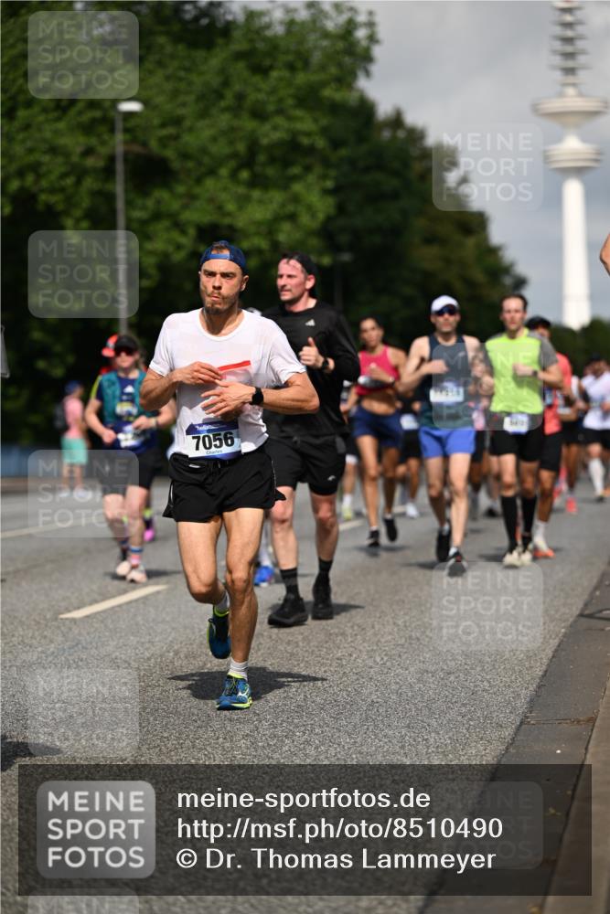 29.06.2025 - hella hamburg halbmarathon Dr. Thomas Lammeyer http://msf.ph/oto/8510490 29.06.2025 09:59:32 Kennedybrücke 1143, 1151, 1200, 1216, 1461, 1630, 1689, 1706, 2260, 3060, 3213, 3399, 3654, 3692, 3945, 4033, 4088, 4127, 4324, 4345, 4346, 4601, 4938, 5421, 5708, 6009, 6134, 6481, 6994, 7056, 7100, 7224, 7269, 7312, 7332, 7367, 7657, 8139, 8205, 8216, 8234, 8302, 8390, 8821, 8899, 8955, 8977, 9491, 9551, 9934, 10263, 10596, 10811, 11356 meine-sportfotos.de
