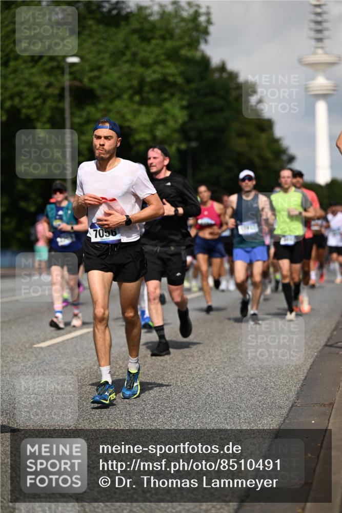 29.06.2025 - hella hamburg halbmarathon Dr. Thomas Lammeyer http://msf.ph/oto/8510491 29.06.2025 09:59:32 Kennedybrücke 1143, 1151, 1200, 1216, 1461, 1630, 1689, 1706, 2260, 3060, 3213, 3399, 3654, 3692, 3945, 4033, 4088, 4127, 4324, 4345, 4346, 4601, 4938, 5421, 5708, 6009, 6134, 6481, 6994, 7056, 7100, 7224, 7269, 7312, 7332, 7367, 7657, 8139, 8205, 8216, 8234, 8302, 8390, 8821, 8899, 8955, 8977, 9491, 9551, 9934, 10263, 10596, 10811, 11356 meine-sportfotos.de