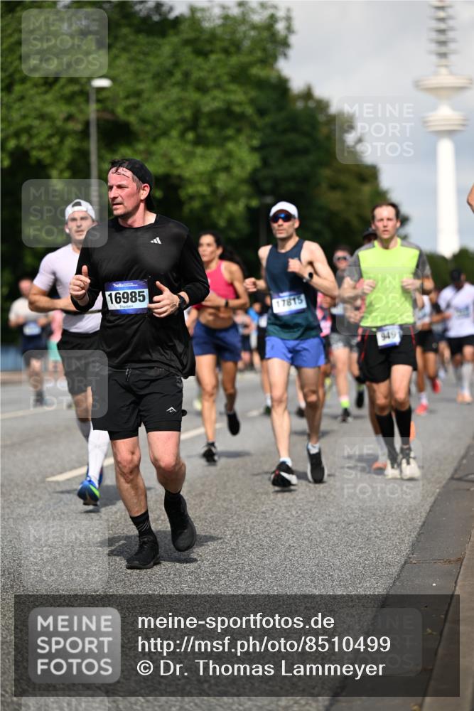 29.06.2025 - hella hamburg halbmarathon Dr. Thomas Lammeyer http://msf.ph/oto/8510499 29.06.2025 09:59:34 Kennedybrücke 1143, 1151, 1216, 1461, 1507, 1630, 1689, 1706, 2260, 2884, 3060, 3399, 3654, 3692, 3945, 4033, 4088, 4127, 4324, 4345, 4346, 4601, 4938, 5116, 5708, 6009, 6134, 6481, 6994, 7056, 7100, 7224, 7269, 7332, 7367, 7657, 8205, 8234, 8390, 8668, 8821, 8899, 8977, 9074, 9491, 9551, 9934, 10596, 10603, 10811, 11009, 11356 meine-sportfotos.de