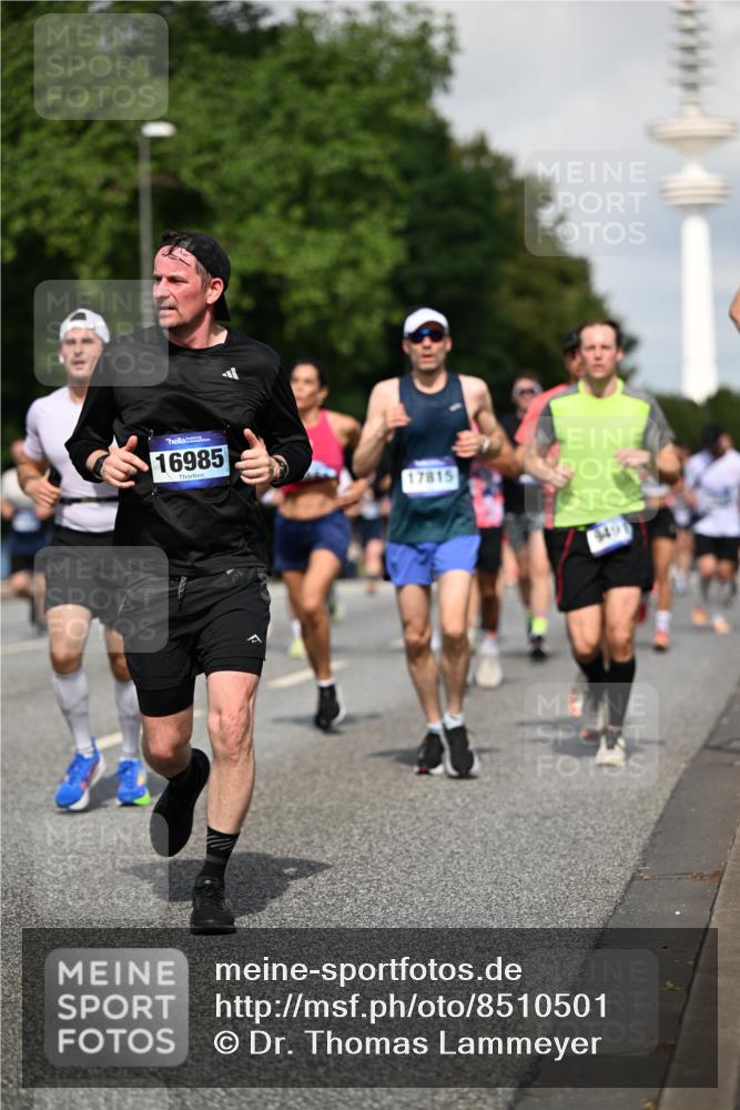 29.06.2025 - hella hamburg halbmarathon Dr. Thomas Lammeyer http://msf.ph/oto/8510501 29.06.2025 09:59:34 Kennedybrücke 1143, 1151, 1216, 1461, 1507, 1630, 1689, 1706, 2260, 2884, 3060, 3399, 3654, 3692, 3945, 4033, 4088, 4127, 4324, 4345, 4346, 4601, 4938, 5116, 5708, 6009, 6134, 6481, 6994, 7056, 7100, 7224, 7269, 7332, 7367, 7657, 8205, 8234, 8390, 8668, 8821, 8899, 8977, 9074, 9491, 9551, 9934, 10596, 10603, 10811, 11009, 11356 meine-sportfotos.de