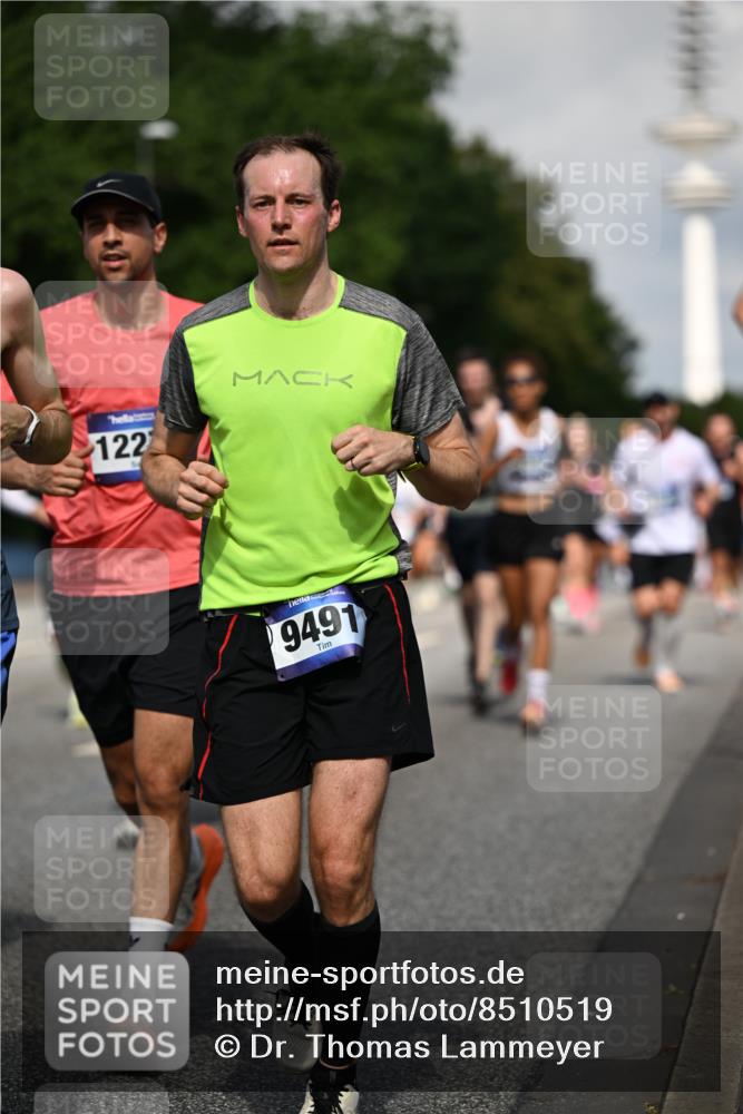 29.06.2025 - hella hamburg halbmarathon Dr. Thomas Lammeyer http://msf.ph/oto/8510519 29.06.2025 09:59:37 Kennedybrücke 1143, 1151, 1216, 1257, 1267, 1461, 1507, 1630, 1689, 1706, 2250, 2260, 2504, 2818, 2884, 3060, 3399, 3543, 3654, 3692, 3945, 4033, 4088, 4127, 4324, 4346, 4557, 4601, 4938, 5116, 5708, 6115, 6134, 6168, 6481, 6994, 7056, 7100, 7224, 7269, 7332, 7367, 7657, 8234, 8273, 8390, 8668, 8821, 8977, 9074, 9491, 9551, 9934, 10596, 10603, 10811, 11009, 11356 meine-sportfotos.de