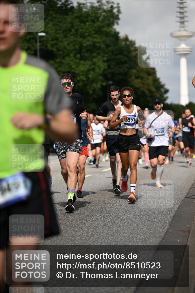 29.06.2025 - hella hamburg halbmarathon Dr. Thomas Lammeyer http://msf.ph/oto/8510523 29.06.2025 09:59:37 Kennedybrücke 1143, 1151, 1216, 1257, 1267, 1461, 1507, 1630, 1689, 1706, 2250, 2260, 2504, 2818, 2884, 3060, 3399, 3543, 3654, 3692, 3945, 4033, 4088, 4127, 4324, 4346, 4557, 4601, 4938, 5116, 5708, 6115, 6134, 6168, 6481, 6994, 7056, 7100, 7224, 7269, 7332, 7367, 7657, 8234, 8273, 8390, 8668, 8821, 8977, 9074, 9491, 9551, 9934, 10596, 10603, 10811, 11009, 11356 meine-sportfotos.de