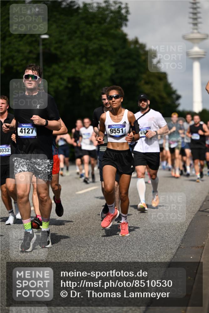 29.06.2025 - hella hamburg halbmarathon Dr. Thomas Lammeyer http://msf.ph/oto/8510530 29.06.2025 09:59:38 Kennedybrücke 1143, 1151, 1216, 1257, 1267, 1461, 1507, 1689, 1706, 2250, 2260, 2504, 2818, 2884, 3060, 3399, 3543, 3654, 3692, 3945, 4033, 4088, 4127, 4324, 4346, 4557, 4601, 4938, 5116, 5708, 6115, 6134, 6168, 6481, 6994, 7056, 7100, 7224, 7269, 7332, 7367, 7657, 8234, 8273, 8390, 8668, 8821, 8977, 9074, 9491, 9551, 9934, 10596, 10603, 10811, 11009, 11356 meine-sportfotos.de