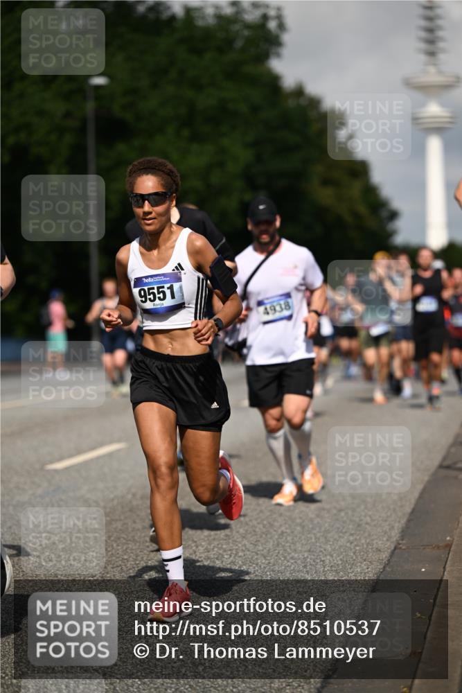 29.06.2025 - hella hamburg halbmarathon Dr. Thomas Lammeyer http://msf.ph/oto/8510537 29.06.2025 09:59:39 Kennedybrücke 1143, 1151, 1216, 1257, 1267, 1461, 1507, 1689, 1706, 2250, 2260, 2504, 2818, 2884, 3060, 3399, 3543, 3654, 3692, 3945, 4033, 4088, 4127, 4324, 4346, 4557, 4601, 4938, 5116, 5708, 6115, 6134, 6168, 6481, 6994, 7056, 7100, 7224, 7269, 7332, 7367, 7657, 8234, 8273, 8390, 8668, 8821, 8977, 9074, 9491, 9551, 9934, 10408, 10596, 10603, 10811, 11009, 11356 meine-sportfotos.de