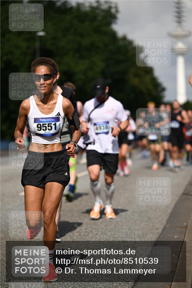 29.06.2025 - hella hamburg halbmarathon Dr. Thomas Lammeyer http://msf.ph/oto/8510539 29.06.2025 09:59:40 Kennedybrücke 1143, 1151, 1216, 1257, 1267, 1461, 1507, 1689, 1706, 2250, 2260, 2504, 2818, 2884, 3060, 3399, 3543, 3654, 3692, 3945, 4033, 4088, 4127, 4324, 4346, 4557, 4601, 4938, 5116, 5708, 6115, 6134, 6168, 6481, 6994, 7056, 7100, 7224, 7269, 7332, 7657, 8234, 8273, 8390, 8668, 8821, 8977, 9074, 9491, 9551, 9934, 10408, 10596, 10603, 10811, 11009 meine-sportfotos.de