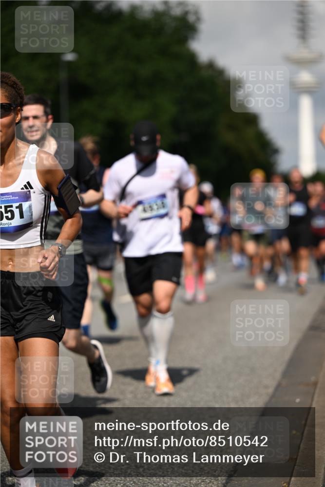 29.06.2025 - hella hamburg halbmarathon Dr. Thomas Lammeyer http://msf.ph/oto/8510542 29.06.2025 09:59:40 Kennedybrücke 1143, 1151, 1216, 1257, 1267, 1461, 1507, 1689, 1706, 2250, 2260, 2504, 2818, 2884, 3060, 3399, 3543, 3654, 3692, 3945, 4033, 4088, 4127, 4324, 4346, 4557, 4601, 4938, 5116, 5708, 6115, 6134, 6168, 6481, 6994, 7056, 7100, 7224, 7269, 7332, 7657, 8234, 8273, 8390, 8668, 8821, 8977, 9074, 9491, 9551, 9934, 10408, 10596, 10603, 10811, 11009 meine-sportfotos.de