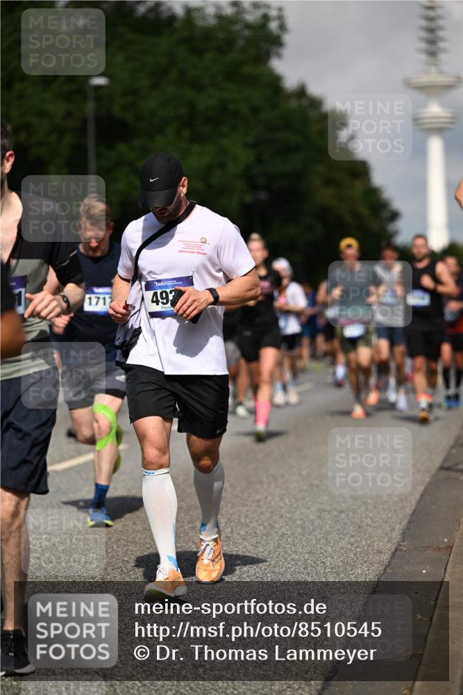 29.06.2025 - hella hamburg halbmarathon Dr. Thomas Lammeyer http://msf.ph/oto/8510545 29.06.2025 09:59:40 Kennedybrücke 1143, 1151, 1216, 1257, 1267, 1461, 1507, 1689, 1706, 2250, 2260, 2504, 2818, 2884, 3060, 3399, 3543, 3654, 3692, 3945, 4033, 4088, 4127, 4324, 4346, 4557, 4601, 4938, 5116, 5708, 6115, 6134, 6168, 6481, 6994, 7056, 7100, 7224, 7269, 7332, 7657, 8234, 8273, 8390, 8668, 8821, 8977, 9074, 9491, 9551, 9934, 10408, 10596, 10603, 10811, 11009 meine-sportfotos.de