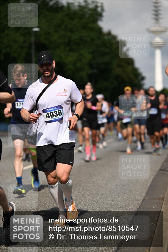 29.06.2025 - hella hamburg halbmarathon Dr. Thomas Lammeyer http://msf.ph/oto/8510547 29.06.2025 09:59:41 Kennedybrücke 1143, 1151, 1216, 1257, 1267, 1461, 1507, 1689, 1976, 2250, 2260, 2504, 2818, 2884, 3060, 3399, 3543, 3654, 3945, 4033, 4088, 4127, 4324, 4346, 4557, 4601, 4938, 5116, 5708, 6115, 6134, 6168, 6481, 6994, 7056, 7100, 7224, 7269, 7332, 7657, 8234, 8273, 8390, 8668, 8821, 8977, 9074, 9491, 9551, 9934, 10408, 10596, 10603, 10811, 11009 meine-sportfotos.de