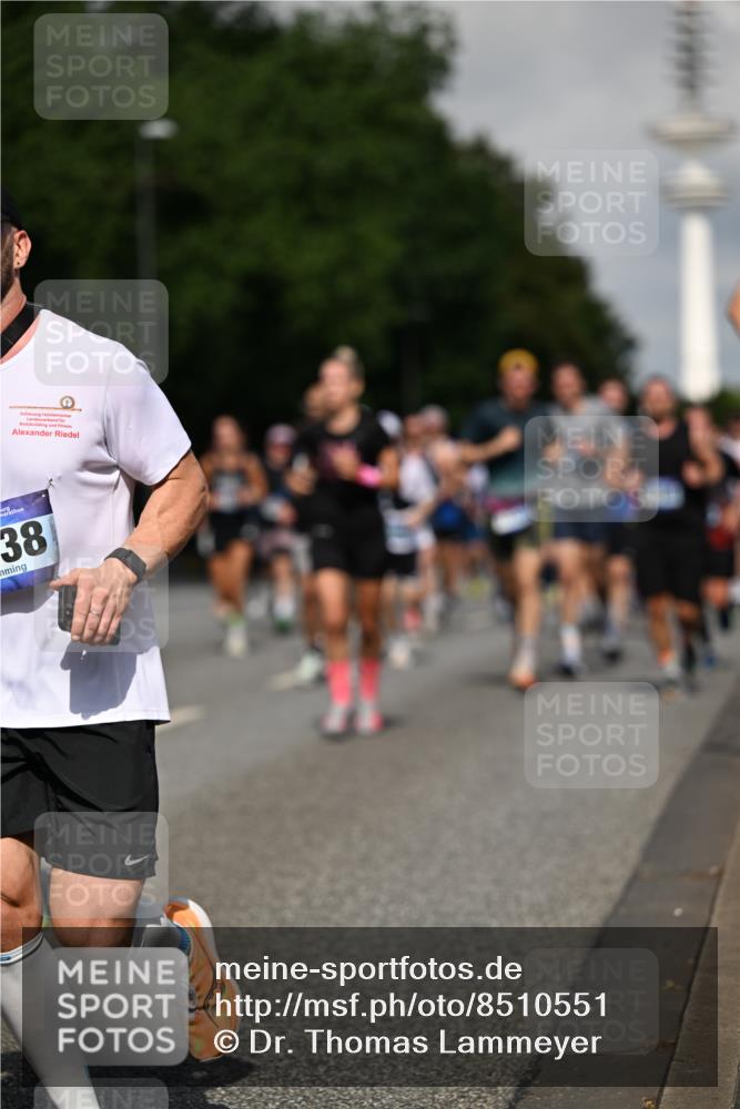 29.06.2025 - hella hamburg halbmarathon Dr. Thomas Lammeyer http://msf.ph/oto/8510551 29.06.2025 09:59:41 Kennedybrücke 1143, 1151, 1216, 1257, 1267, 1461, 1507, 1689, 1976, 2250, 2260, 2504, 2818, 2884, 3060, 3399, 3543, 3654, 3945, 4033, 4088, 4127, 4324, 4346, 4557, 4601, 4938, 5116, 5708, 6115, 6134, 6168, 6481, 6994, 7056, 7100, 7224, 7269, 7332, 7657, 8234, 8273, 8390, 8668, 8821, 8977, 9074, 9491, 9551, 9934, 10408, 10596, 10603, 10811, 11009 meine-sportfotos.de