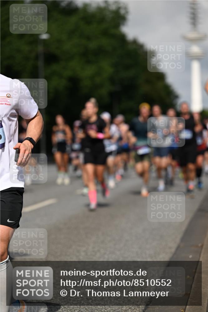 29.06.2025 - hella hamburg halbmarathon Dr. Thomas Lammeyer http://msf.ph/oto/8510552 29.06.2025 09:59:41 Kennedybrücke 1143, 1151, 1216, 1257, 1267, 1461, 1507, 1689, 1976, 2250, 2260, 2504, 2818, 2884, 3060, 3399, 3543, 3654, 3945, 4033, 4088, 4127, 4324, 4346, 4557, 4601, 4938, 5116, 5708, 6115, 6134, 6168, 6481, 6994, 7056, 7100, 7224, 7269, 7332, 7657, 8234, 8273, 8390, 8668, 8821, 8977, 9074, 9491, 9551, 9934, 10408, 10596, 10603, 10811, 11009 meine-sportfotos.de