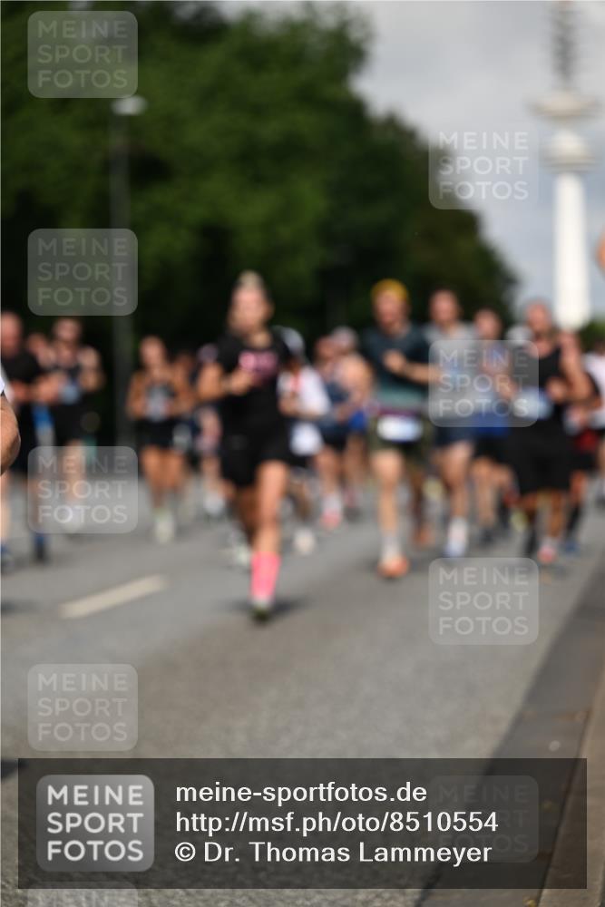 29.06.2025 - hella hamburg halbmarathon Dr. Thomas Lammeyer http://msf.ph/oto/8510554 29.06.2025 09:59:42 Kennedybrücke 1143, 1151, 1216, 1257, 1267, 1461, 1507, 1592, 1689, 1976, 2250, 2260, 2504, 2818, 2884, 3060, 3399, 3543, 3654, 3945, 4033, 4127, 4324, 4346, 4557, 4601, 4938, 5116, 5708, 6115, 6134, 6168, 6481, 6994, 7056, 7100, 7224, 7269, 7332, 7657, 8234, 8273, 8390, 8668, 8821, 8977, 8989, 9074, 9491, 9551, 9934, 10408, 10596, 10603, 10811, 10895, 11009 meine-sportfotos.de