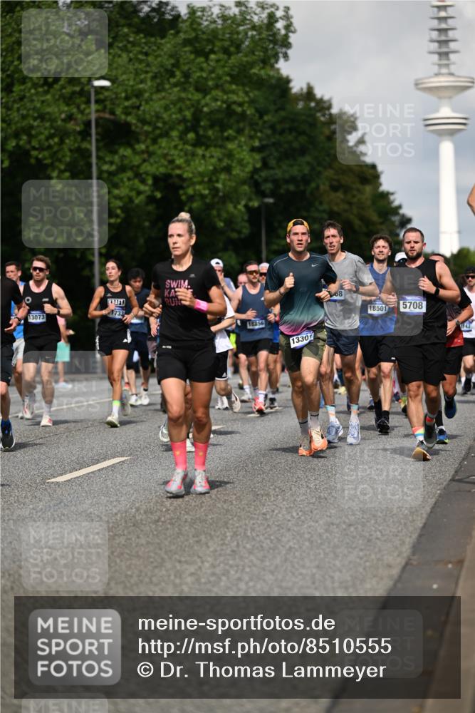 29.06.2025 - hella hamburg halbmarathon Dr. Thomas Lammeyer http://msf.ph/oto/8510555 29.06.2025 09:59:42 Kennedybrücke 1143, 1151, 1216, 1257, 1267, 1461, 1507, 1592, 1689, 1976, 2250, 2260, 2504, 2818, 2884, 3060, 3399, 3543, 3654, 3945, 4033, 4127, 4324, 4346, 4557, 4601, 4938, 5116, 5708, 6115, 6134, 6168, 6481, 6994, 7056, 7100, 7224, 7269, 7332, 7657, 8234, 8273, 8390, 8668, 8821, 8977, 8989, 9074, 9491, 9551, 9934, 10408, 10596, 10603, 10811, 10895, 11009 meine-sportfotos.de