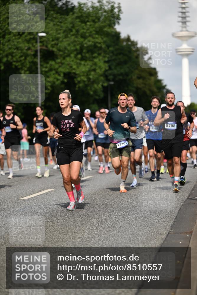 29.06.2025 - hella hamburg halbmarathon Dr. Thomas Lammeyer http://msf.ph/oto/8510557 29.06.2025 09:59:42 Kennedybrücke 1143, 1151, 1216, 1257, 1267, 1461, 1507, 1592, 1689, 1976, 2250, 2260, 2504, 2818, 2884, 3060, 3399, 3543, 3654, 3945, 4033, 4127, 4324, 4346, 4557, 4601, 4938, 5116, 5708, 6115, 6134, 6168, 6481, 6994, 7056, 7100, 7224, 7269, 7332, 7657, 8234, 8273, 8390, 8668, 8821, 8977, 8989, 9074, 9491, 9551, 9934, 10408, 10596, 10603, 10811, 10895, 11009 meine-sportfotos.de