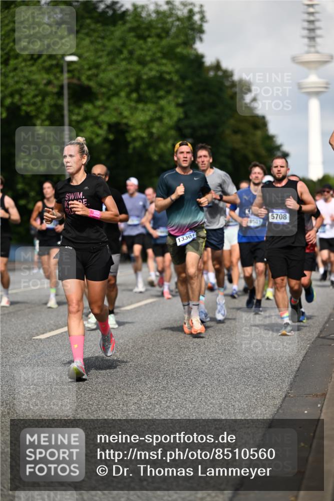 29.06.2025 - hella hamburg halbmarathon Dr. Thomas Lammeyer http://msf.ph/oto/8510560 29.06.2025 09:59:43 Kennedybrücke 1143, 1151, 1216, 1257, 1267, 1461, 1507, 1592, 1689, 1976, 2250, 2260, 2504, 2818, 2884, 3060, 3399, 3543, 3654, 3945, 4033, 4127, 4346, 4557, 4601, 4938, 5116, 5708, 6115, 6134, 6168, 6481, 6994, 7056, 7100, 7224, 7269, 7332, 7657, 8273, 8390, 8668, 8821, 8977, 8989, 9074, 9491, 9551, 9934, 10408, 10596, 10603, 10811, 10895, 11009 meine-sportfotos.de