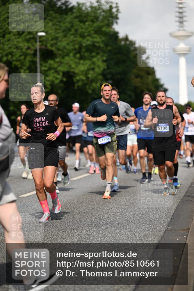 29.06.2025 - hella hamburg halbmarathon Dr. Thomas Lammeyer http://msf.ph/oto/8510561 29.06.2025 09:59:43 Kennedybrücke 1143, 1151, 1216, 1257, 1267, 1461, 1507, 1592, 1689, 1976, 2250, 2260, 2504, 2818, 2884, 3060, 3399, 3543, 3654, 3945, 4033, 4127, 4346, 4557, 4601, 4938, 5116, 5708, 6115, 6134, 6168, 6481, 6994, 7056, 7100, 7224, 7269, 7332, 7657, 8273, 8390, 8668, 8821, 8977, 8989, 9074, 9491, 9551, 9934, 10408, 10596, 10603, 10811, 10895, 11009 meine-sportfotos.de