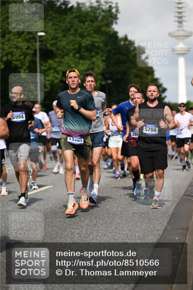 29.06.2025 - hella hamburg halbmarathon Dr. Thomas Lammeyer http://msf.ph/oto/8510566 29.06.2025 09:59:44 Kennedybrücke 1143, 1151, 1216, 1257, 1267, 1452, 1461, 1507, 1592, 1689, 1976, 2250, 2260, 2504, 2818, 2884, 3060, 3399, 3543, 3654, 3945, 4033, 4127, 4346, 4557, 4601, 4938, 5116, 5708, 6115, 6134, 6168, 6481, 6994, 7056, 7100, 7224, 7269, 7332, 7657, 8273, 8390, 8668, 8821, 8989, 9074, 9491, 9551, 9934, 10408, 10596, 10603, 10811, 10895, 11009 meine-sportfotos.de