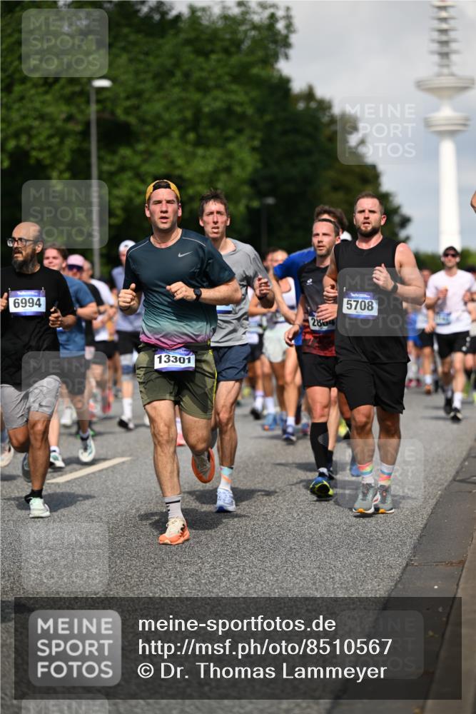 29.06.2025 - hella hamburg halbmarathon Dr. Thomas Lammeyer http://msf.ph/oto/8510567 29.06.2025 09:59:44 Kennedybrücke 1143, 1151, 1216, 1257, 1267, 1452, 1461, 1507, 1592, 1689, 1976, 2250, 2260, 2504, 2818, 2884, 3060, 3399, 3543, 3654, 3945, 4033, 4127, 4346, 4557, 4601, 4938, 5116, 5708, 6115, 6134, 6168, 6481, 6994, 7056, 7100, 7224, 7269, 7332, 7657, 8273, 8390, 8668, 8821, 8989, 9074, 9491, 9551, 9934, 10408, 10596, 10603, 10811, 10895, 11009 meine-sportfotos.de