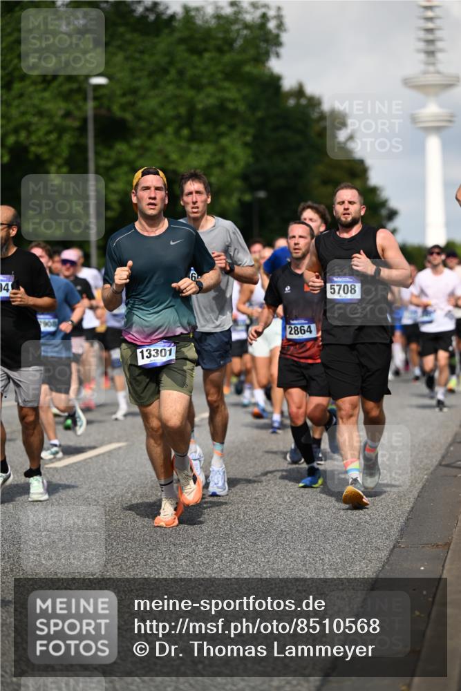 29.06.2025 - hella hamburg halbmarathon Dr. Thomas Lammeyer http://msf.ph/oto/8510568 29.06.2025 09:59:44 Kennedybrücke 1143, 1151, 1216, 1257, 1267, 1452, 1461, 1507, 1592, 1689, 1976, 2250, 2260, 2504, 2818, 2884, 3060, 3399, 3543, 3654, 3945, 4033, 4127, 4346, 4557, 4601, 4938, 5116, 5708, 6115, 6134, 6168, 6481, 6994, 7056, 7100, 7224, 7269, 7332, 7657, 8273, 8390, 8668, 8821, 8989, 9074, 9491, 9551, 9934, 10408, 10596, 10603, 10811, 10895, 11009 meine-sportfotos.de