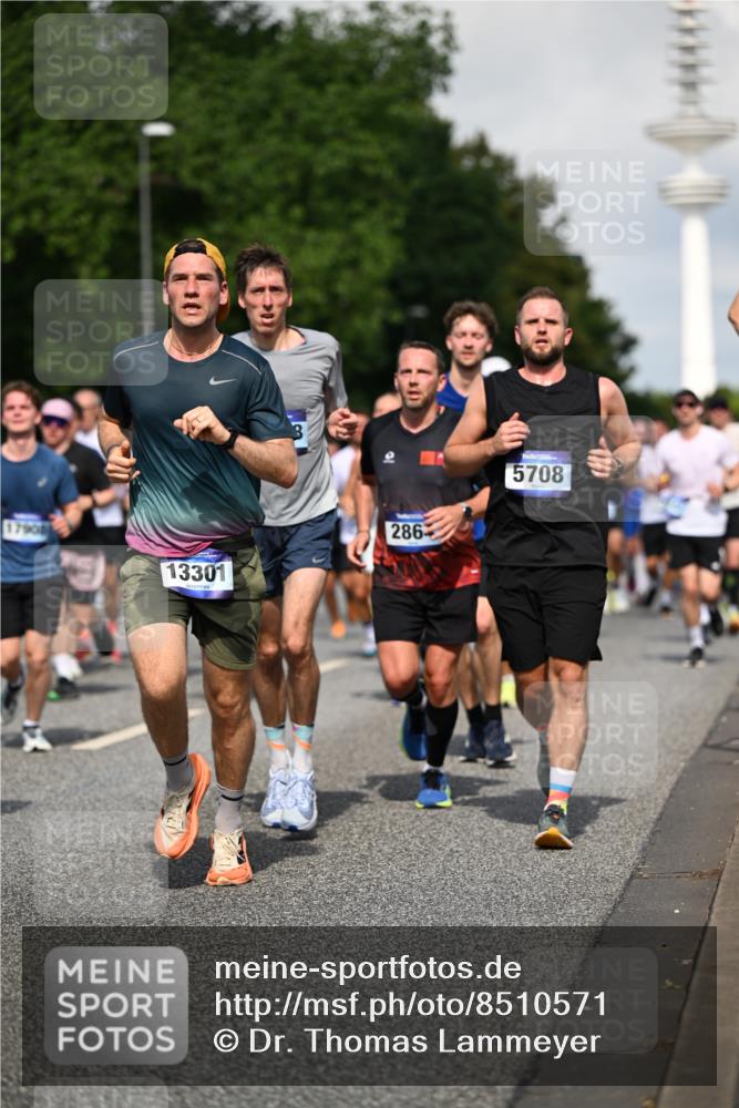 29.06.2025 - hella hamburg halbmarathon Dr. Thomas Lammeyer http://msf.ph/oto/8510571 29.06.2025 09:59:45 Kennedybrücke 1143, 1151, 1216, 1257, 1267, 1452, 1461, 1507, 1592, 1689, 1976, 2250, 2260, 2504, 2818, 2884, 3060, 3399, 3543, 3654, 3945, 4033, 4127, 4346, 4557, 4938, 5116, 5708, 6115, 6134, 6168, 6481, 6994, 7100, 7224, 7269, 7332, 7657, 8273, 8390, 8668, 8821, 8989, 9074, 9491, 9551, 9934, 10408, 10596, 10603, 10811, 10895, 11009 meine-sportfotos.de