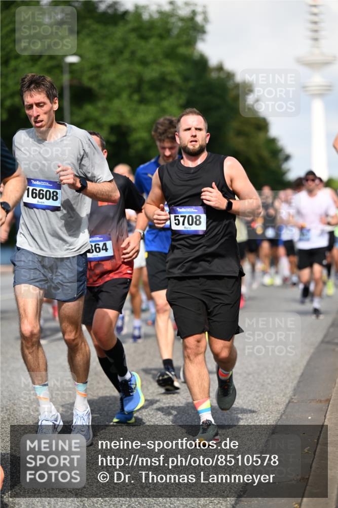 29.06.2025 - hella hamburg halbmarathon Dr. Thomas Lammeyer http://msf.ph/oto/8510578 29.06.2025 09:59:46 Kennedybrücke 1061, 1143, 1151, 1216, 1257, 1267, 1452, 1461, 1507, 1592, 1689, 1976, 2250, 2260, 2504, 2818, 2884, 3060, 3399, 3543, 3654, 3945, 4033, 4127, 4346, 4557, 4938, 5116, 5708, 6115, 6134, 6168, 6481, 6994, 7100, 7224, 7269, 7332, 7657, 8273, 8390, 8668, 8821, 8989, 9074, 9491, 9551, 9934, 10408, 10596, 10603, 10811, 10895, 11009 meine-sportfotos.de