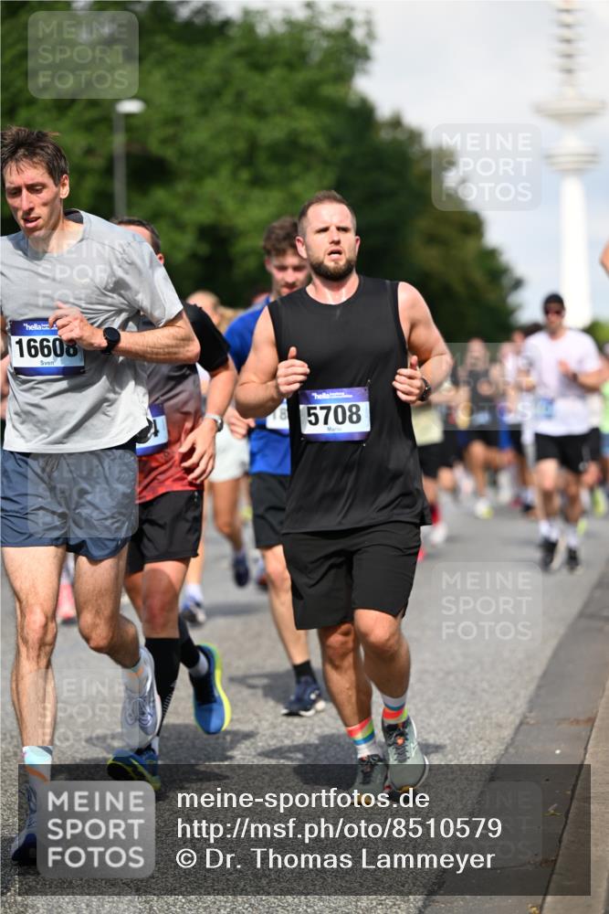 29.06.2025 - hella hamburg halbmarathon Dr. Thomas Lammeyer http://msf.ph/oto/8510579 29.06.2025 09:59:46 Kennedybrücke 1061, 1143, 1151, 1216, 1257, 1267, 1452, 1461, 1507, 1592, 1689, 1976, 2250, 2260, 2504, 2818, 2884, 3060, 3399, 3543, 3654, 3945, 4033, 4127, 4346, 4557, 4938, 5116, 5708, 6115, 6134, 6168, 6481, 6994, 7100, 7224, 7269, 7332, 7657, 8273, 8390, 8668, 8821, 8989, 9074, 9491, 9551, 9934, 10408, 10596, 10603, 10811, 10895, 11009 meine-sportfotos.de