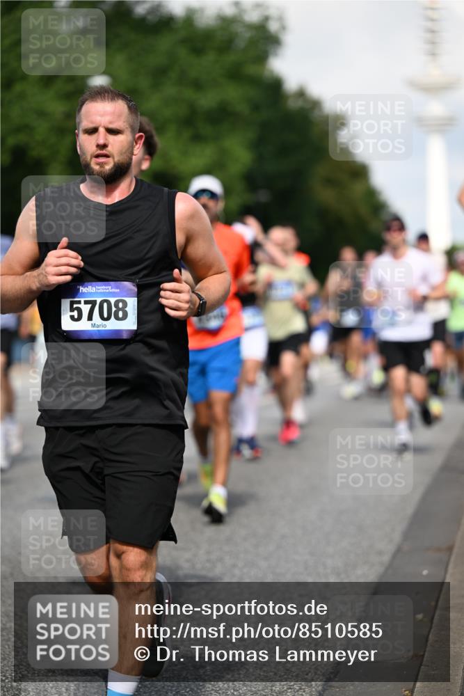 29.06.2025 - hella hamburg halbmarathon Dr. Thomas Lammeyer http://msf.ph/oto/8510585 29.06.2025 09:59:47 Kennedybrücke 1061, 1143, 1151, 1216, 1257, 1267, 1452, 1507, 1592, 1689, 1976, 2250, 2260, 2504, 2818, 2884, 3060, 3399, 3543, 3654, 3945, 4033, 4127, 4346, 4557, 4938, 5116, 5607, 5708, 6115, 6134, 6168, 6481, 6994, 7100, 7224, 7269, 7332, 7657, 8273, 8390, 8668, 8821, 8989, 9074, 9491, 9551, 9934, 10408, 10596, 10603, 10811, 10895, 11009 meine-sportfotos.de