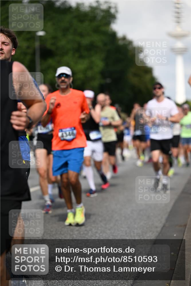 29.06.2025 - hella hamburg halbmarathon Dr. Thomas Lammeyer http://msf.ph/oto/8510593 29.06.2025 09:59:47 Kennedybrücke 1061, 1143, 1151, 1216, 1257, 1267, 1452, 1507, 1592, 1689, 1976, 2250, 2260, 2504, 2818, 2884, 3060, 3399, 3543, 3654, 3945, 4033, 4127, 4346, 4557, 4938, 5116, 5607, 5708, 6115, 6134, 6168, 6481, 6994, 7100, 7224, 7269, 7332, 7657, 8273, 8390, 8668, 8821, 8989, 9074, 9491, 9551, 9934, 10408, 10596, 10603, 10811, 10895, 11009 meine-sportfotos.de