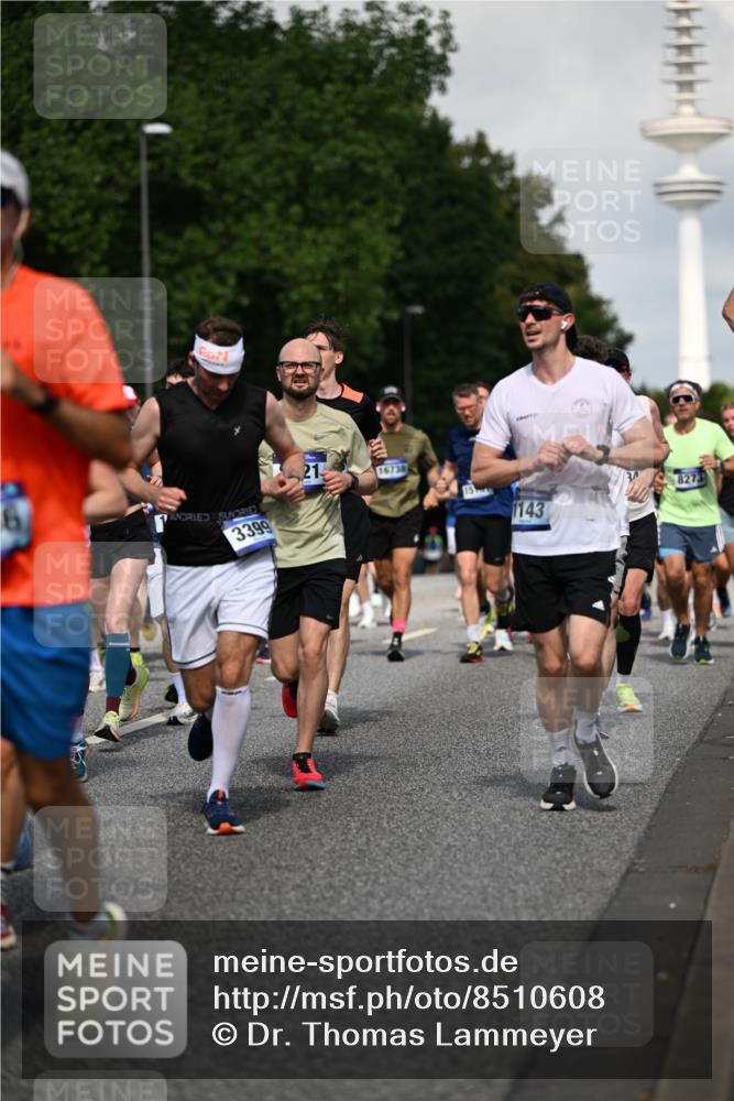 29.06.2025 - hella hamburg halbmarathon Dr. Thomas Lammeyer http://msf.ph/oto/8510608 29.06.2025 09:59:49 Kennedybrücke 1061, 1120, 1143, 1151, 1216, 1257, 1267, 1452, 1507, 1592, 1689, 1976, 2250, 2260, 2504, 2818, 2884, 3060, 3399, 3543, 3945, 4033, 4127, 4346, 4557, 4938, 5116, 5607, 5708, 6115, 6134, 6168, 6481, 6994, 7100, 7224, 7332, 7943, 8273, 8390, 8668, 8821, 8989, 9074, 9551, 9934, 10408, 10596, 10603, 10811, 10895, 11009 meine-sportfotos.de